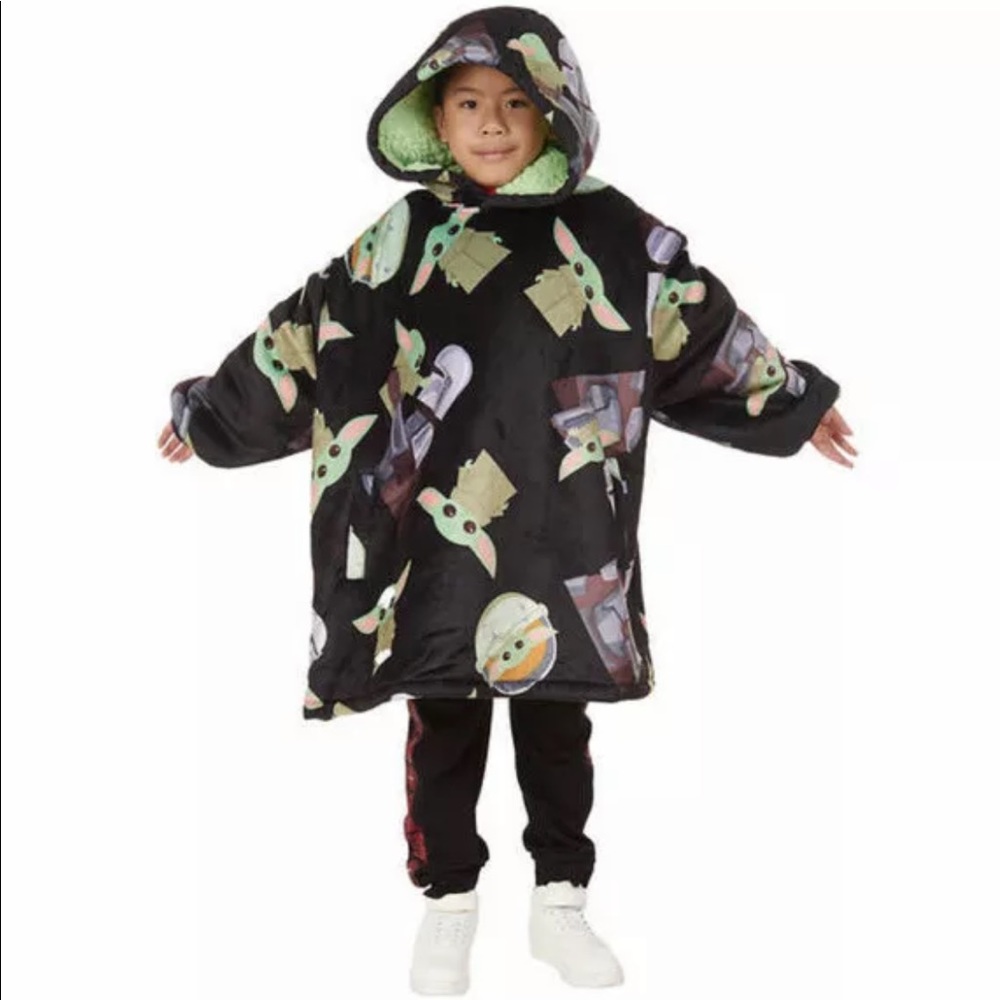 NWT Star Wars Mandalorian Kids Wayy Big Oversized hoodie 4-10 one size fits most